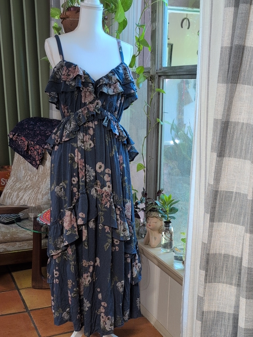 Festi Ruffle Floral Dress. - Picture 3 of 10